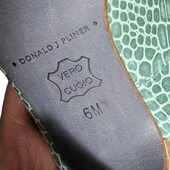 Donald J. Pliner Cloves seafoam green reptile print pointed toe leather pump 6M - Picture 2 of 11